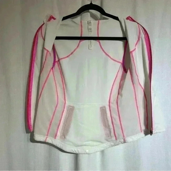 Lululemon Running Vest White. Athleisure Sports Vest - Picture 10 of 17